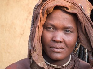 57_Himba-Frau-mit-Hochzeitsschmuck